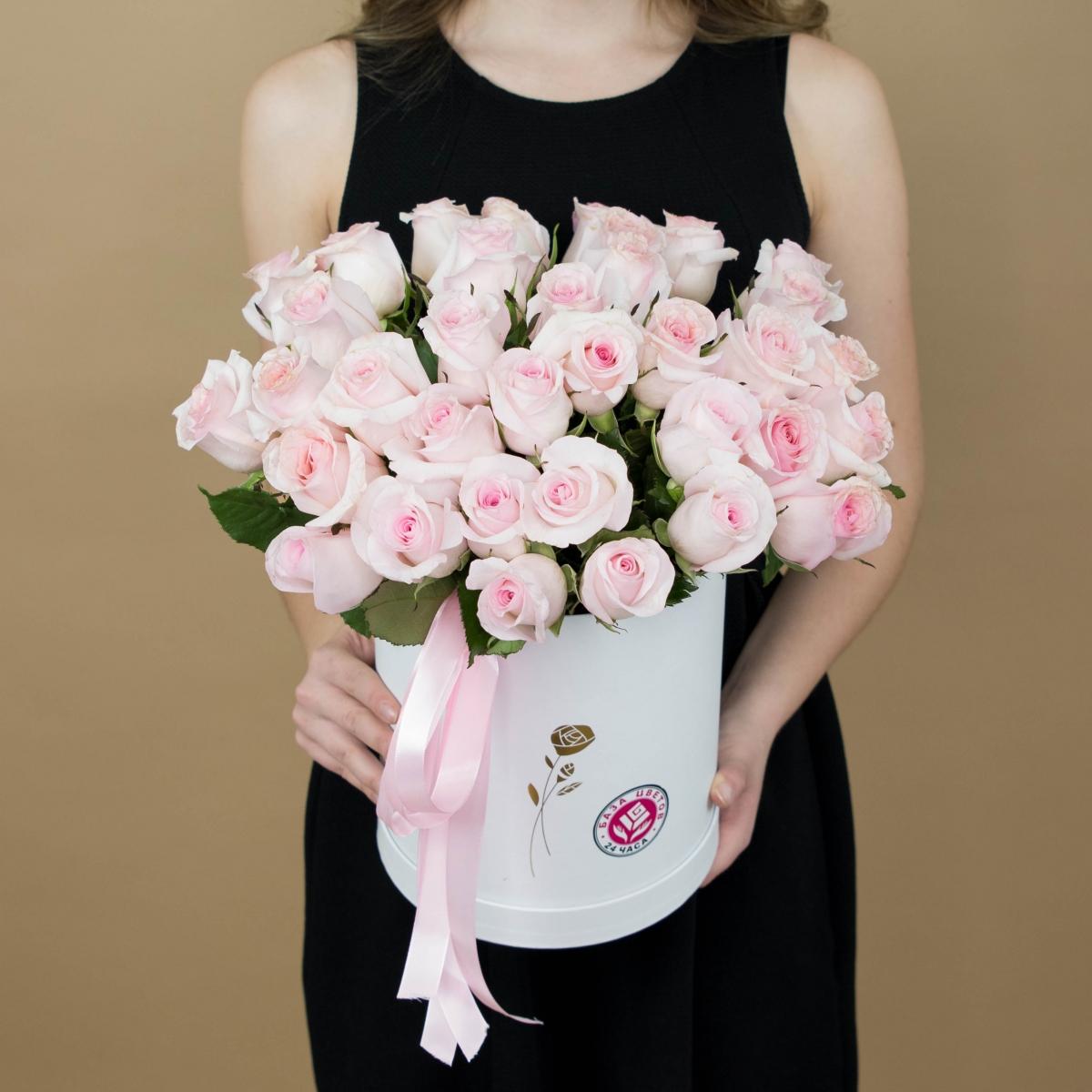 Розы розовые в шляпной коробке код товара - 324