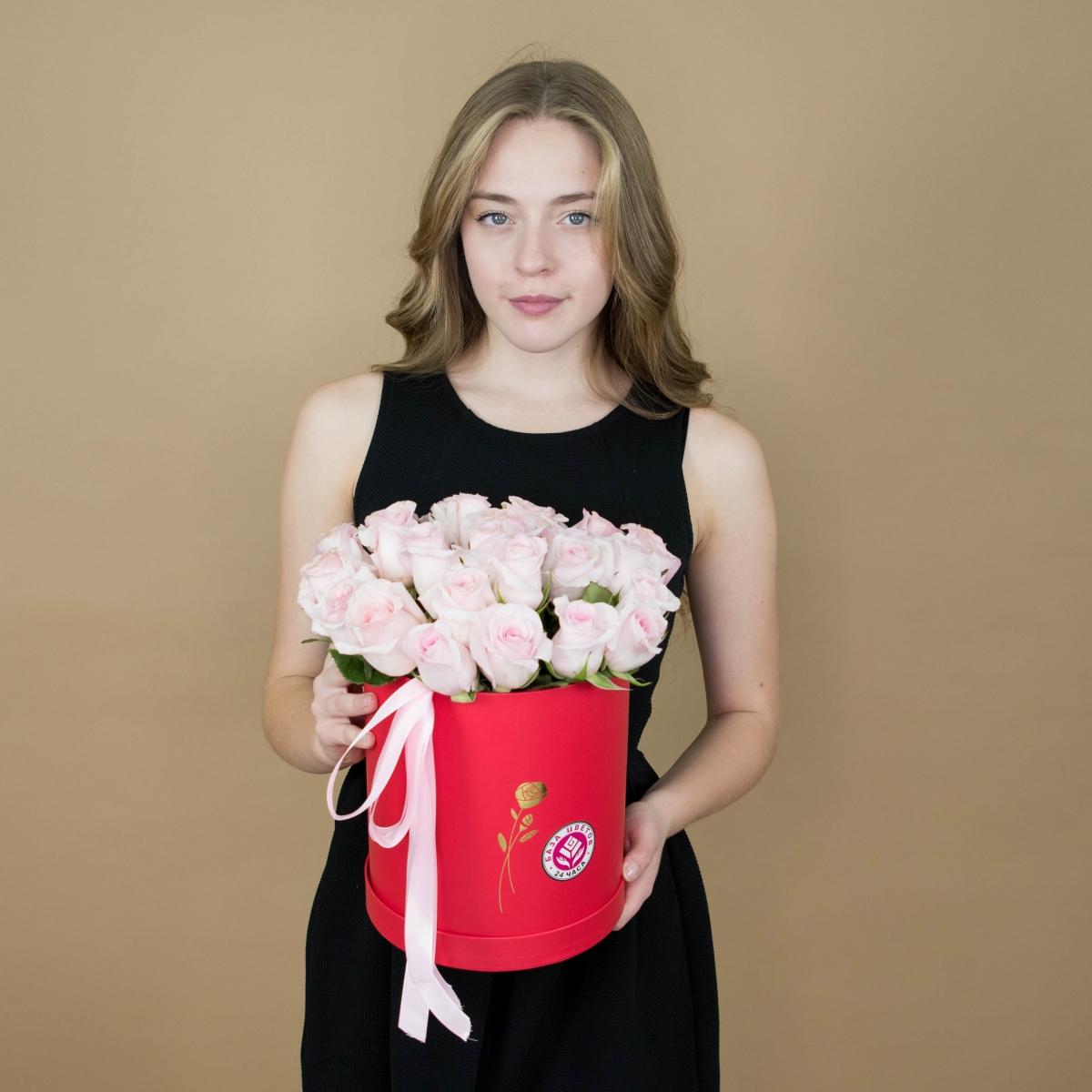 Розы розовые в шляпной коробке код товара - 324